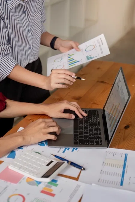 ERP czy CRM — co wybrać dla rozwijającej się firmy?